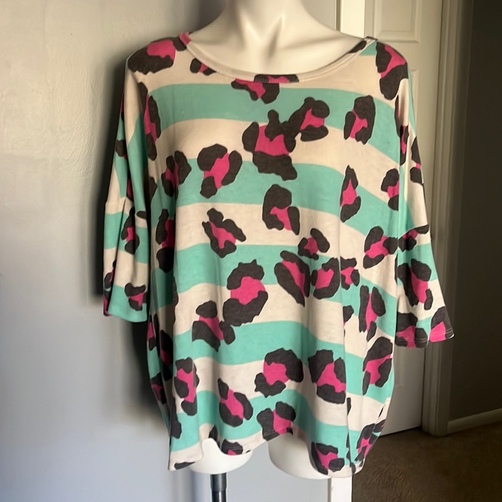 Like new oversized size small top!